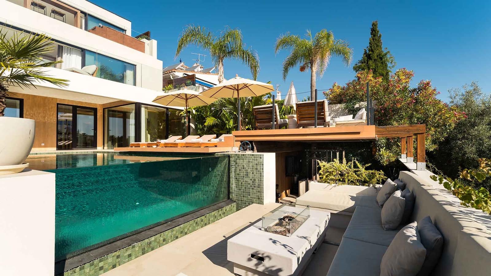 Chalet de 5 habitaciones en Nueva Andalucia en venta con piscina - 2.995.000 € (Ref: 9936101)
