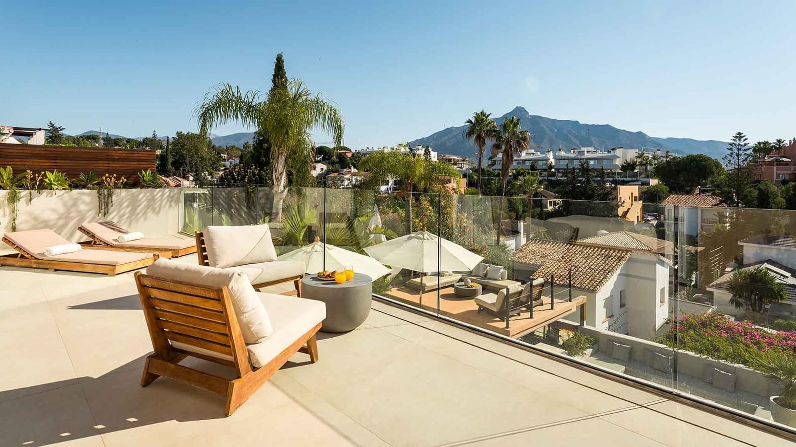 Chalet de 5 habitaciones en Nueva Andalucia en venta con piscina - 2.995.000 € (Ref: 9936101)