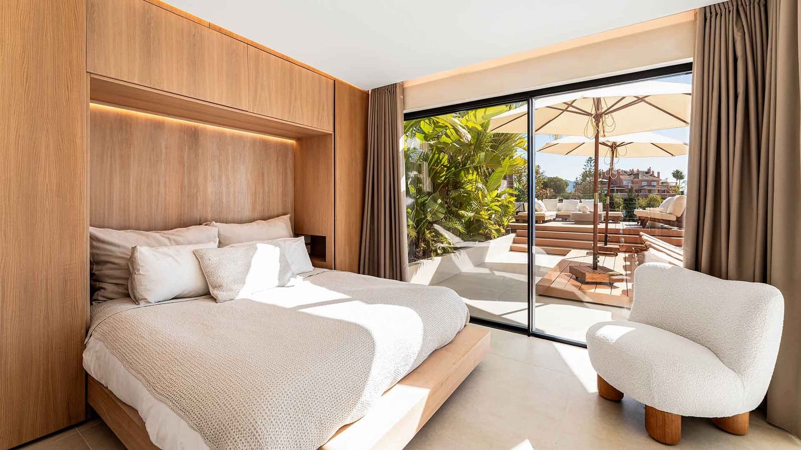 Chalet de 5 habitaciones en Nueva Andalucia en venta con piscina - 2.995.000 € (Ref: 9936101)