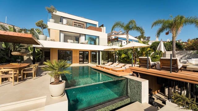 Chalet de 5 habitaciones en Nueva Andalucía Centro, Marbella en venta con piscina - 2.995.000 € (Ref: 9936101)