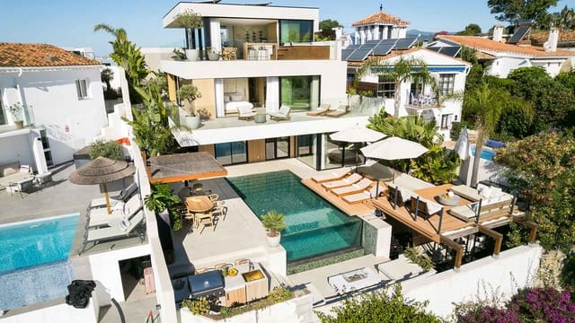 Chalet de 5 habitaciones en Nueva Andalucía Centro, Marbella en venta con piscina - 2.995.000 € (Ref: 9936101)