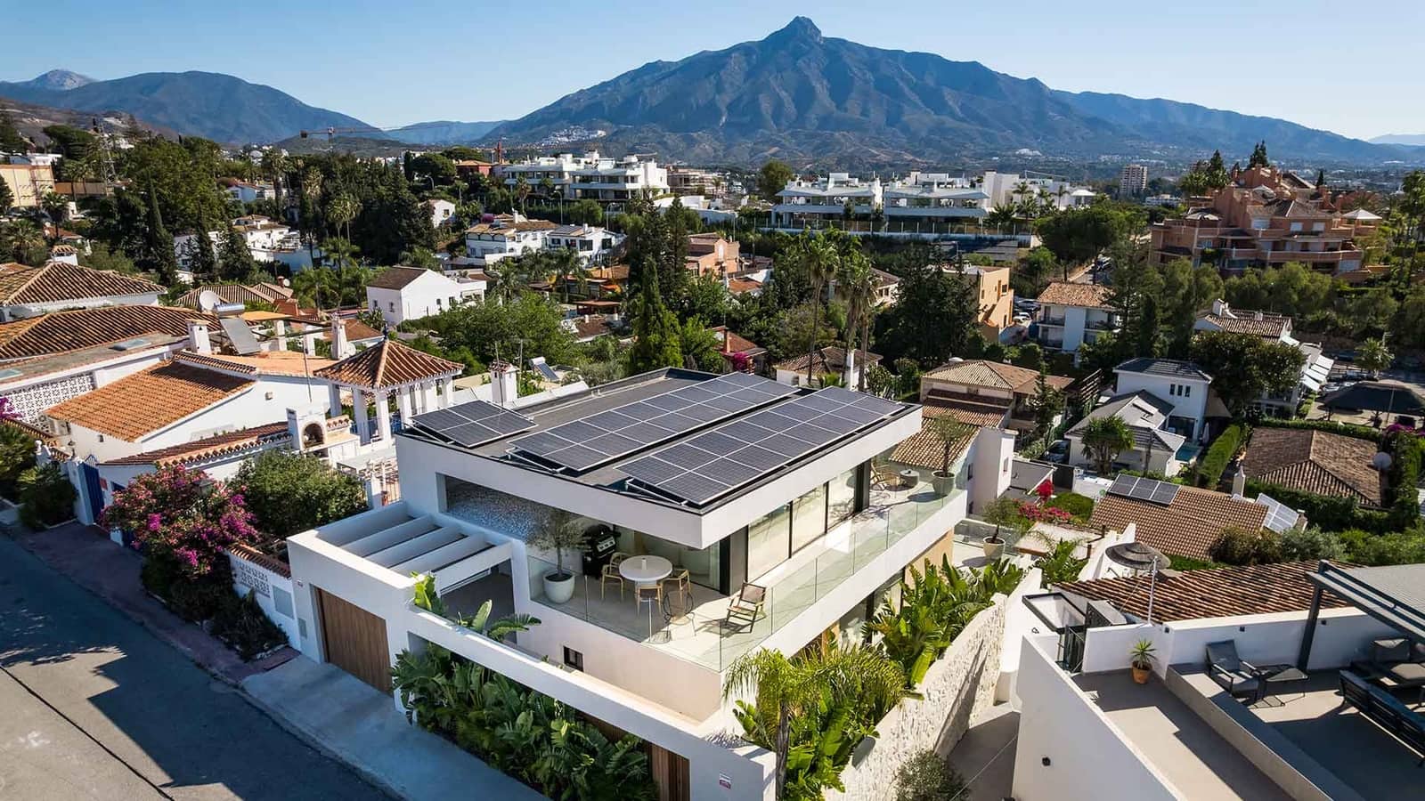 Chalet de 5 habitaciones en Nueva Andalucia en venta con piscina - 2.995.000 € (Ref: 9936101)