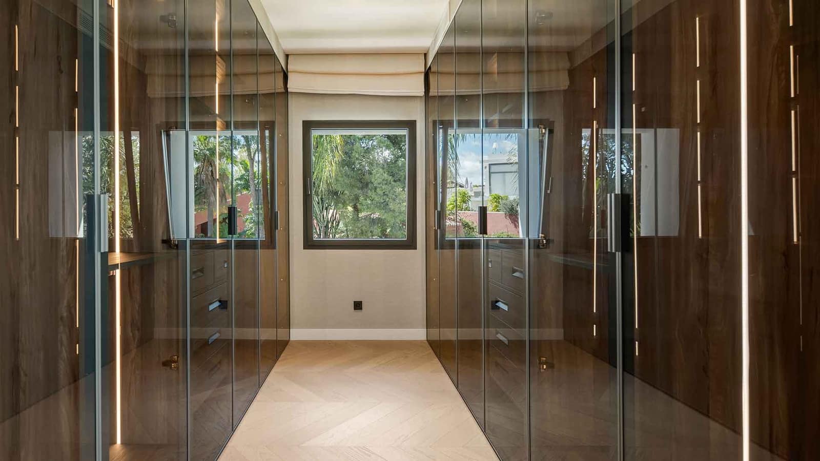 Villa for sale in Benahavis with pool - € 7,470,000 (Ref: 9936102)