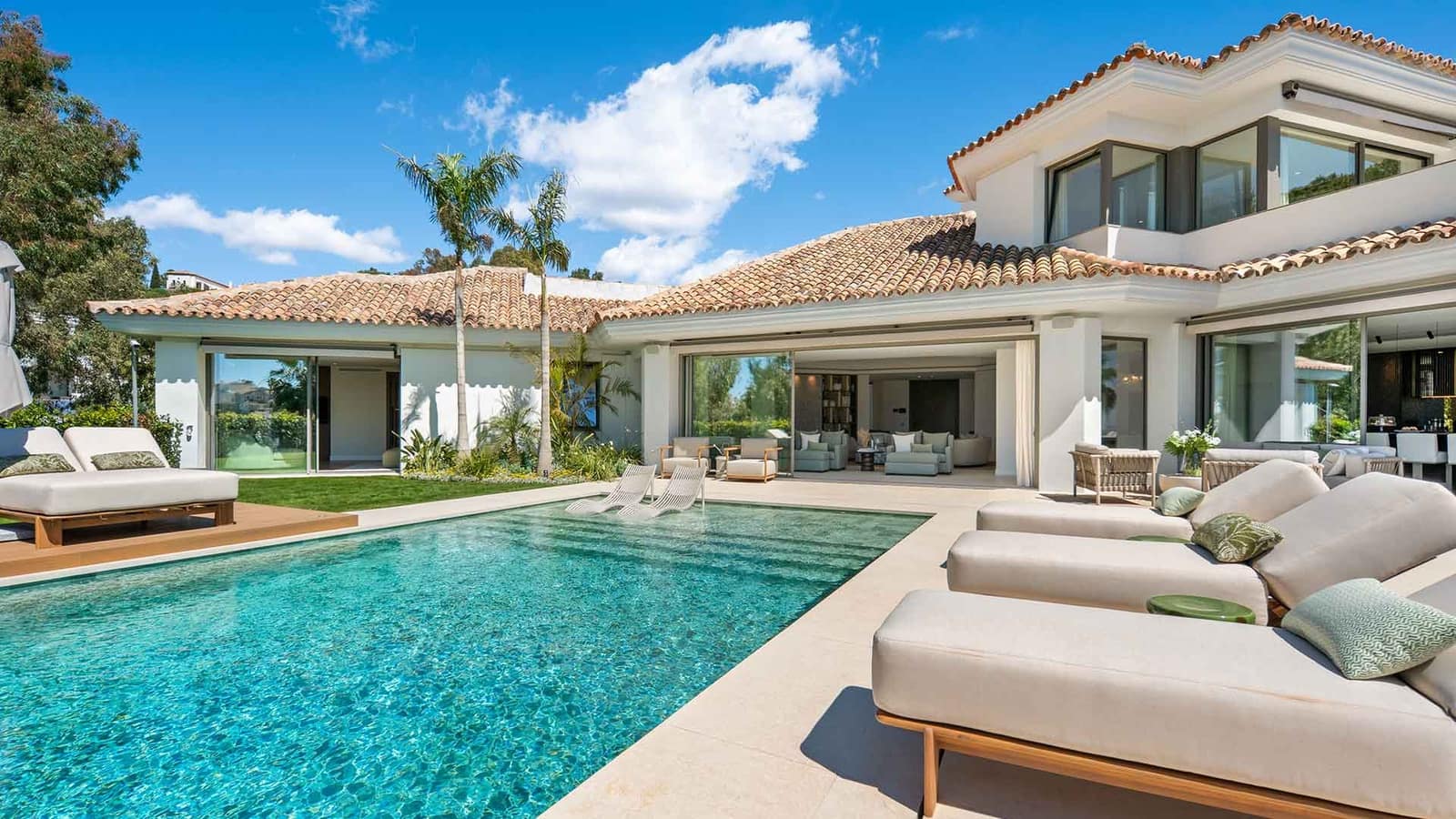 Villa for sale in Benahavis with pool - € 7,470,000 (Ref: 9936102)