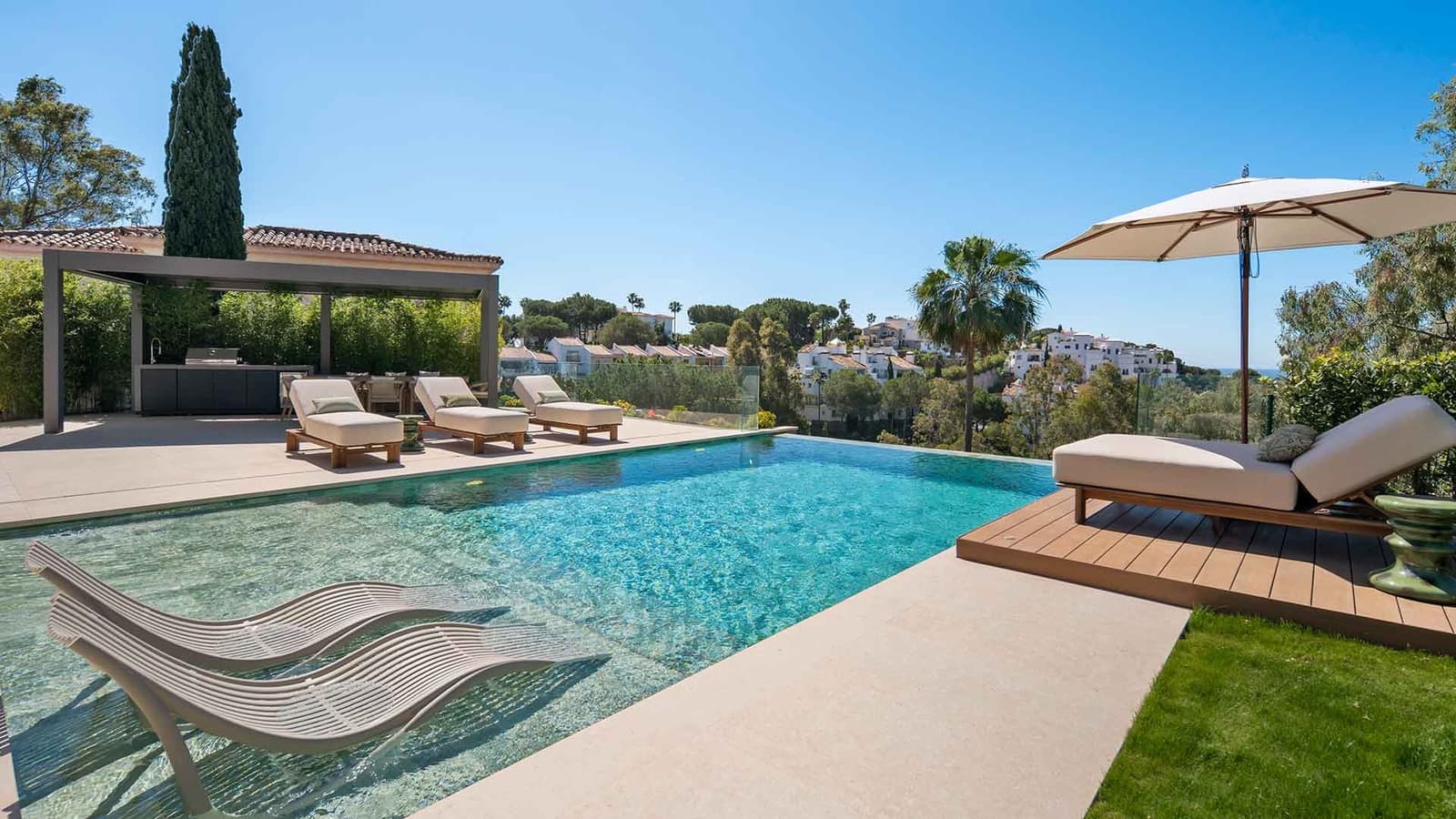 Villa for sale in Benahavis with pool - € 7,470,000 (Ref: 9936102)