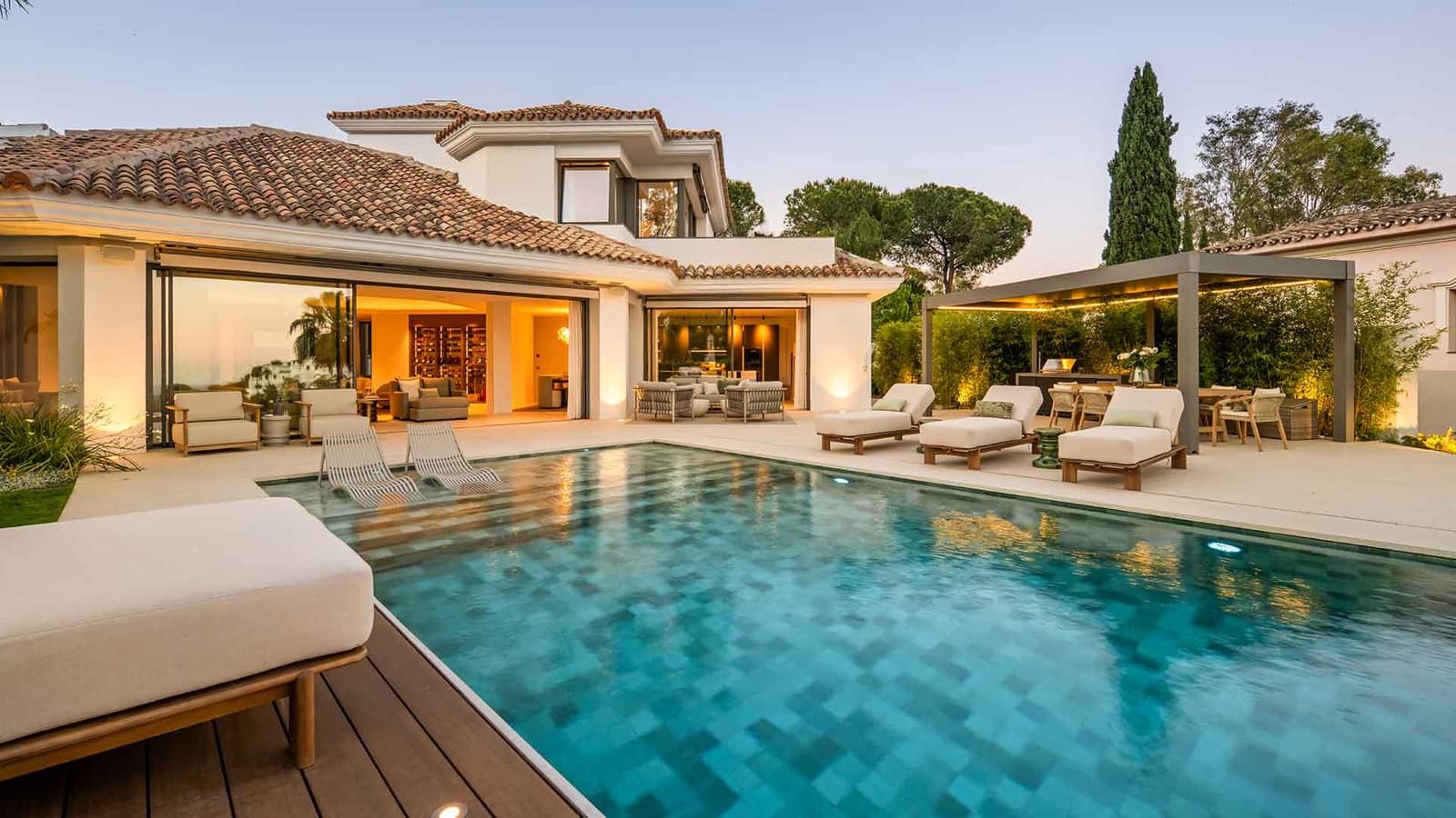 Villa for sale in Benahavis with pool - € 7,470,000 (Ref: 9936102)