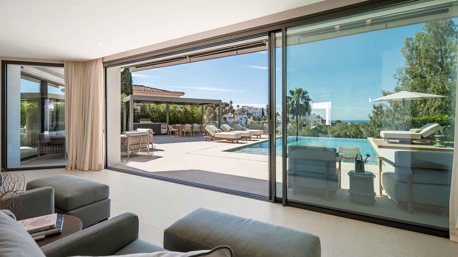 Villa for sale in Benahavis with pool - € 7,470,000 (Ref: 9936102)