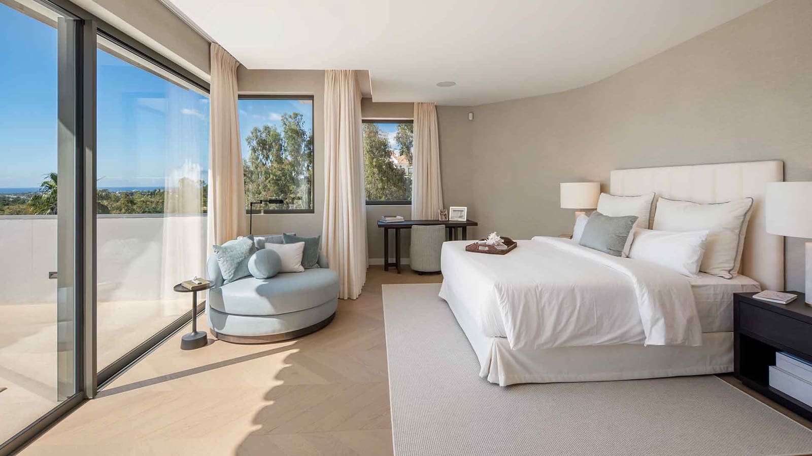 Villa for sale in Benahavis with pool - € 7,470,000 (Ref: 9936102)
