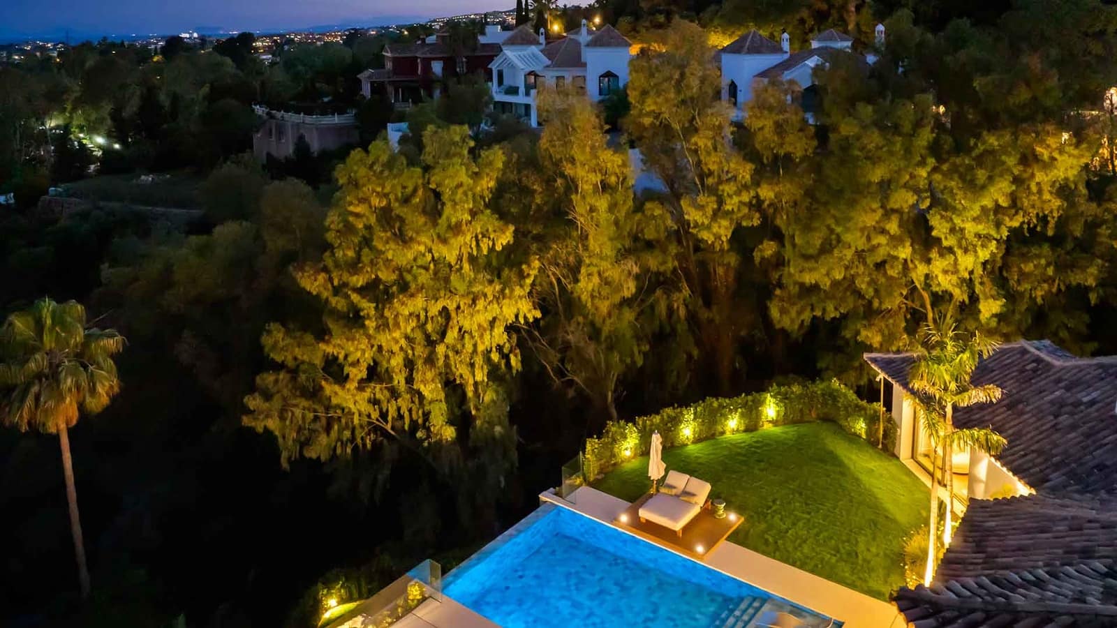 Villa for sale in Benahavis with pool - € 7,470,000 (Ref: 9936102)