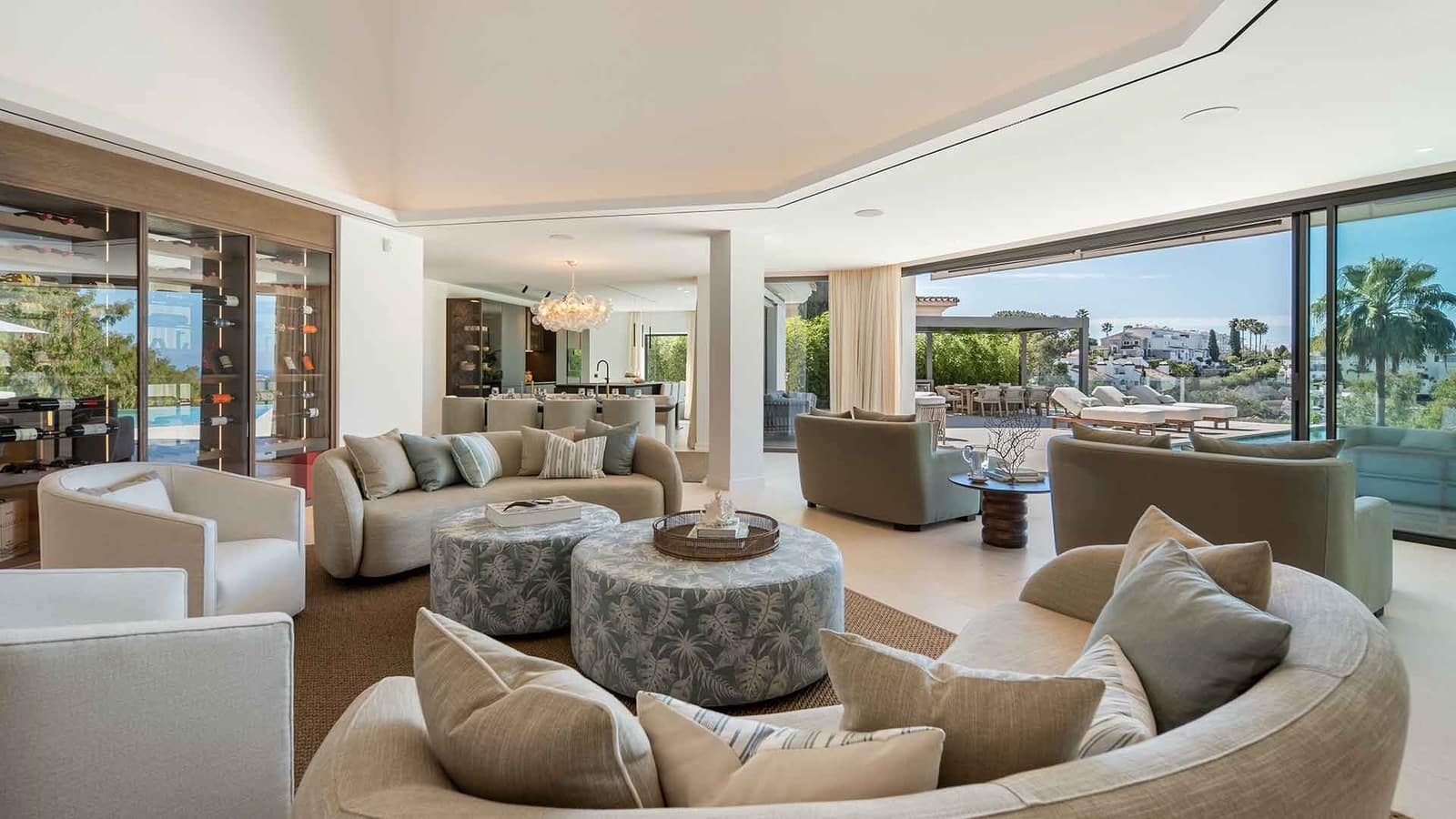 Villa for sale in Benahavis with pool - € 7,470,000 (Ref: 9936102)