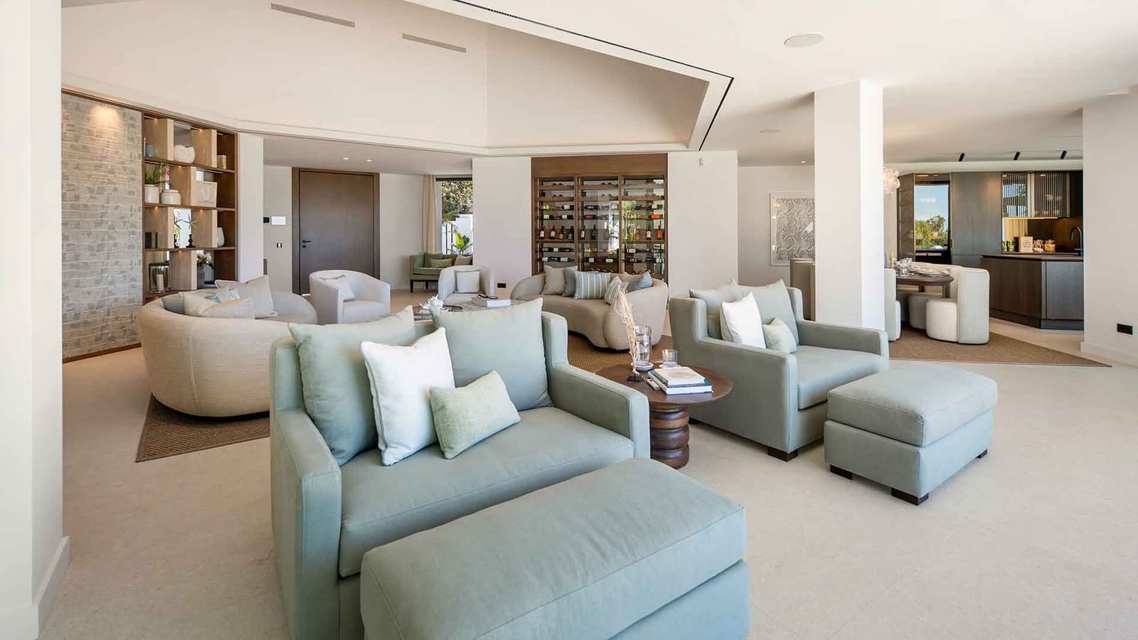 Villa for sale in Benahavis with pool - € 7,470,000 (Ref: 9936102)