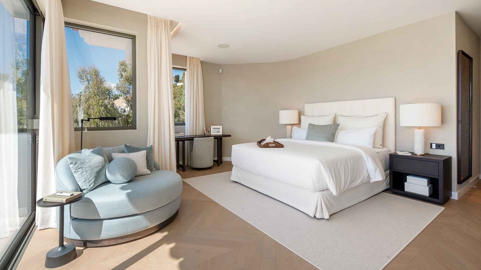 Villa for sale in Benahavis with pool - € 7,470,000 (Ref: 9936102)