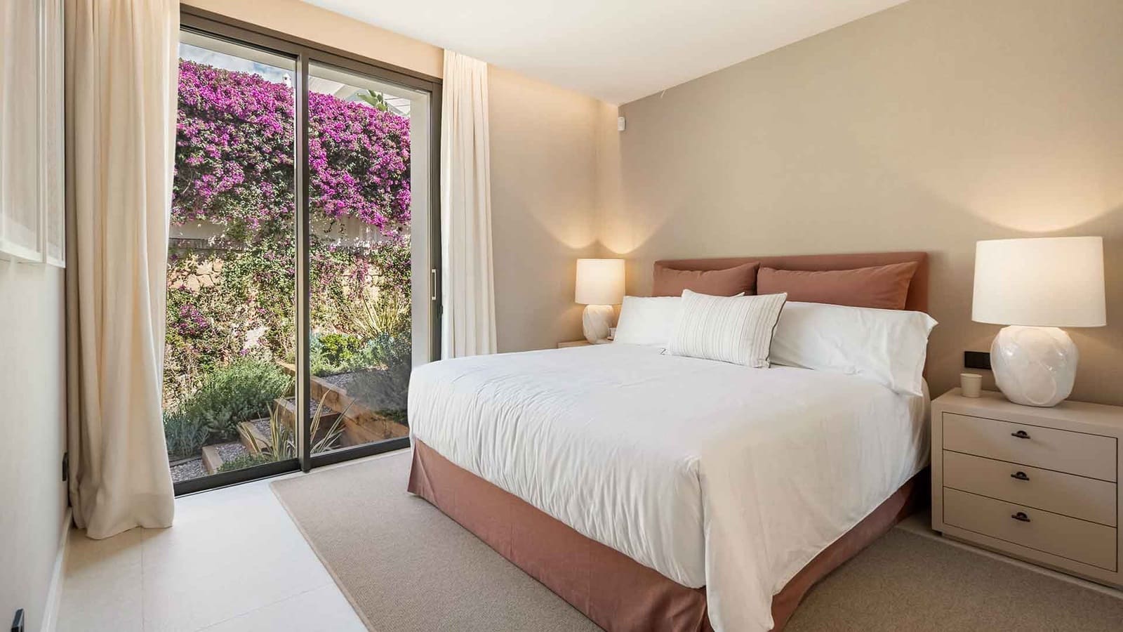 Villa for sale in Benahavis with pool - € 7,470,000 (Ref: 9936102)