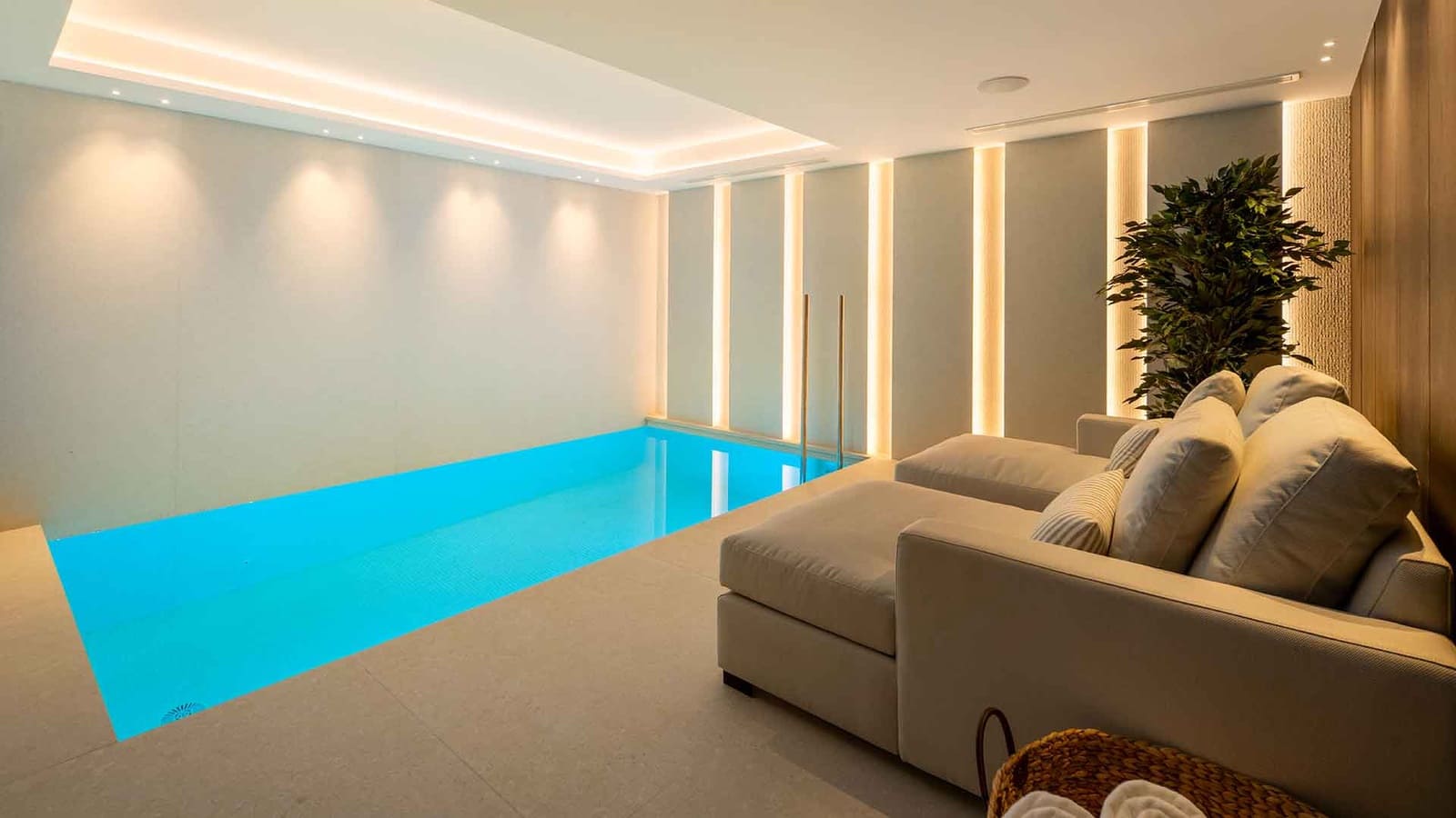 Villa for sale in Benahavis with pool - € 7,470,000 (Ref: 9936102)