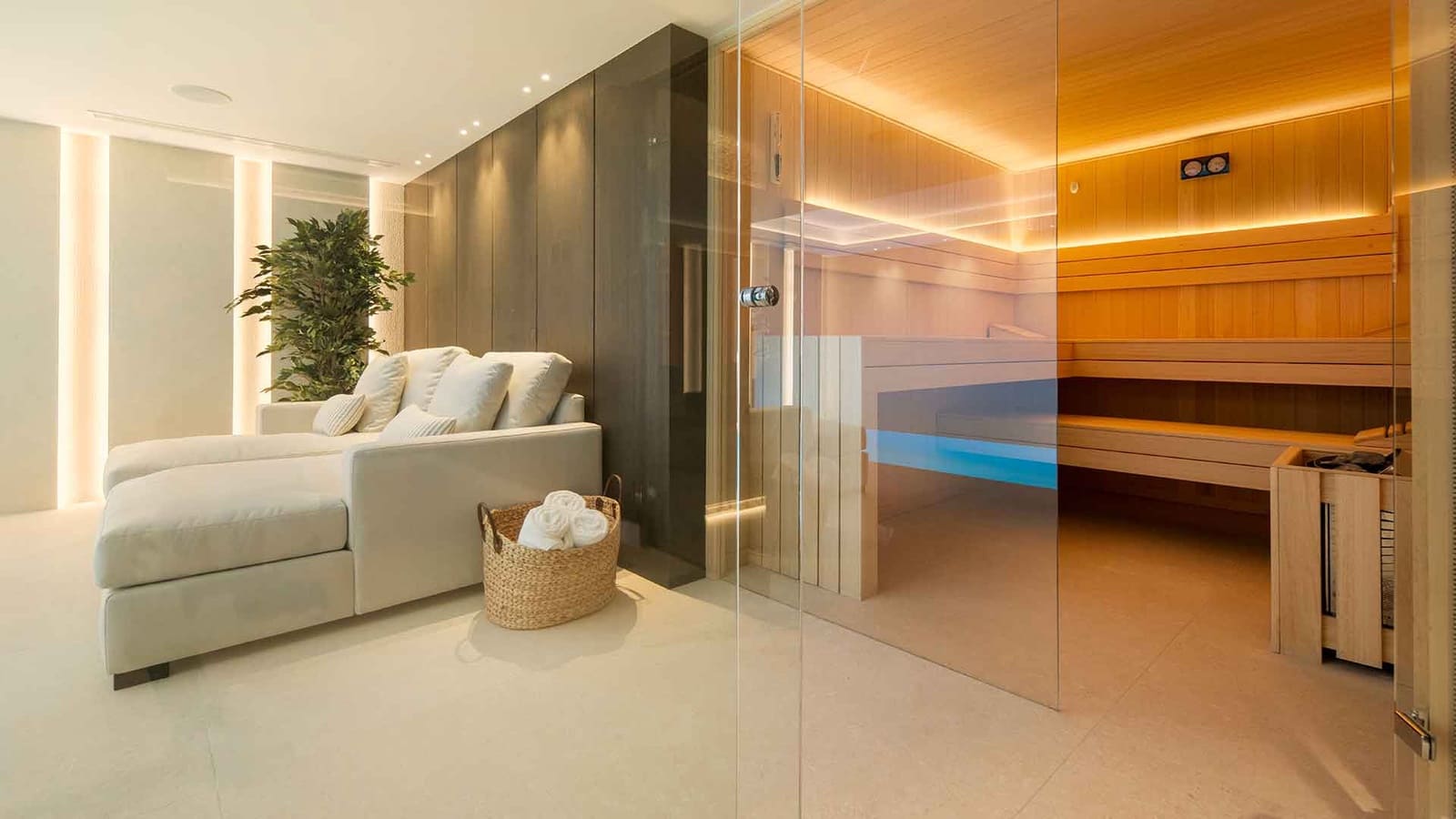 Villa for sale in Benahavis with pool - € 7,470,000 (Ref: 9936102)