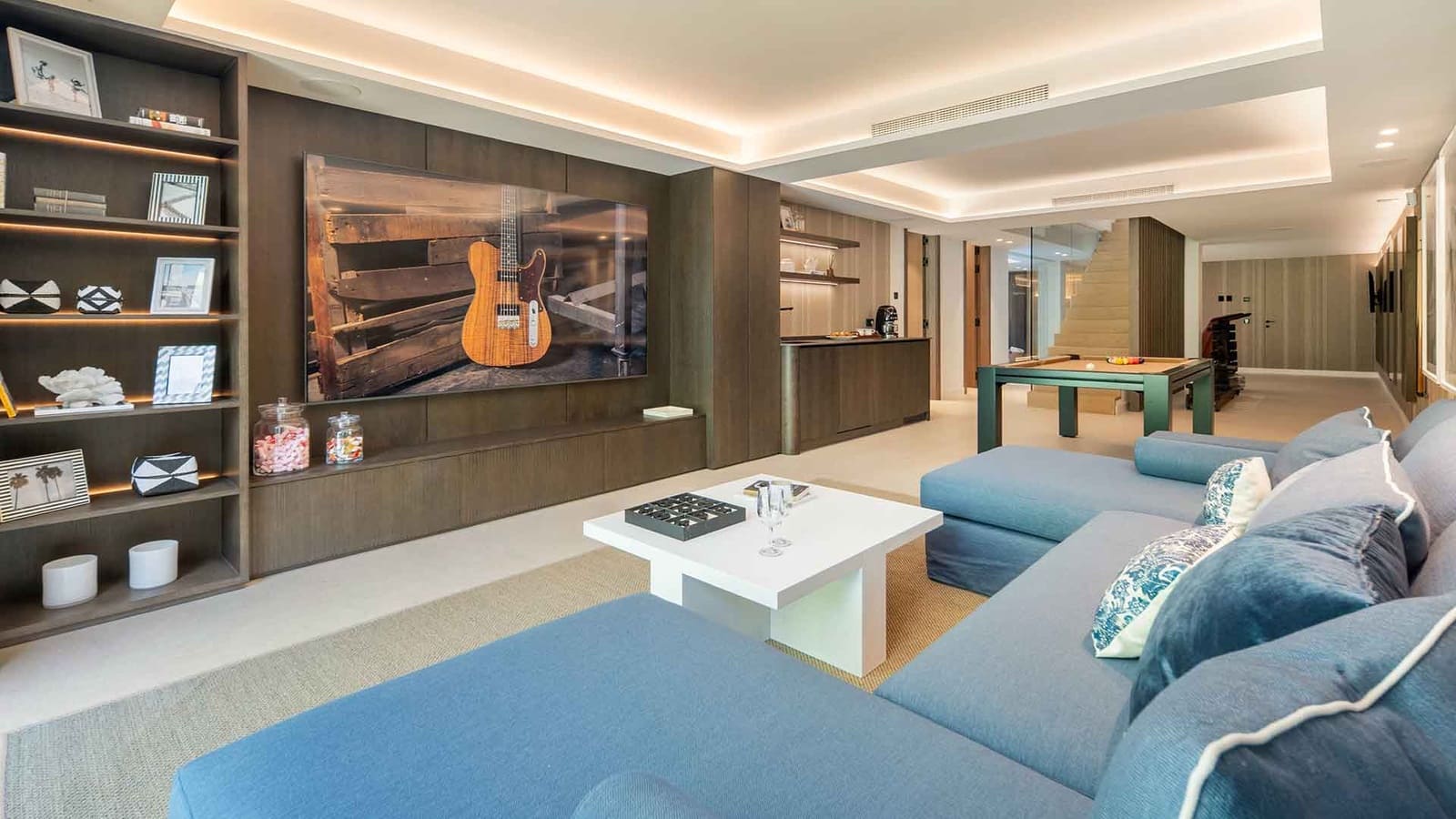 Villa for sale in Benahavis with pool - € 7,470,000 (Ref: 9936102)