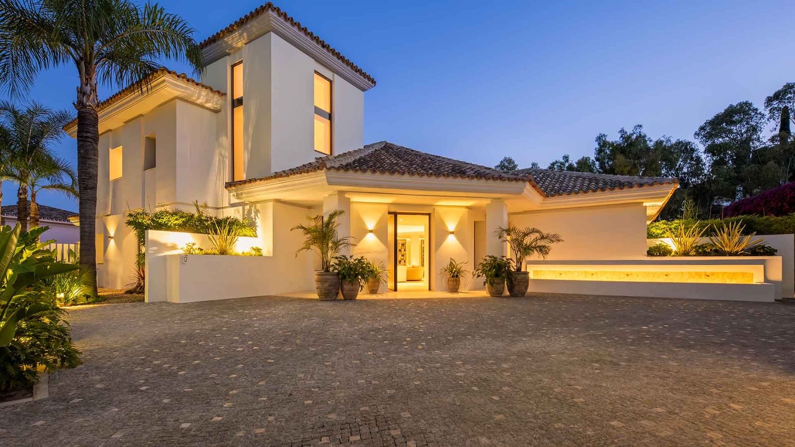 Villa for sale in Benahavis with pool - € 7,470,000 (Ref: 9936102)