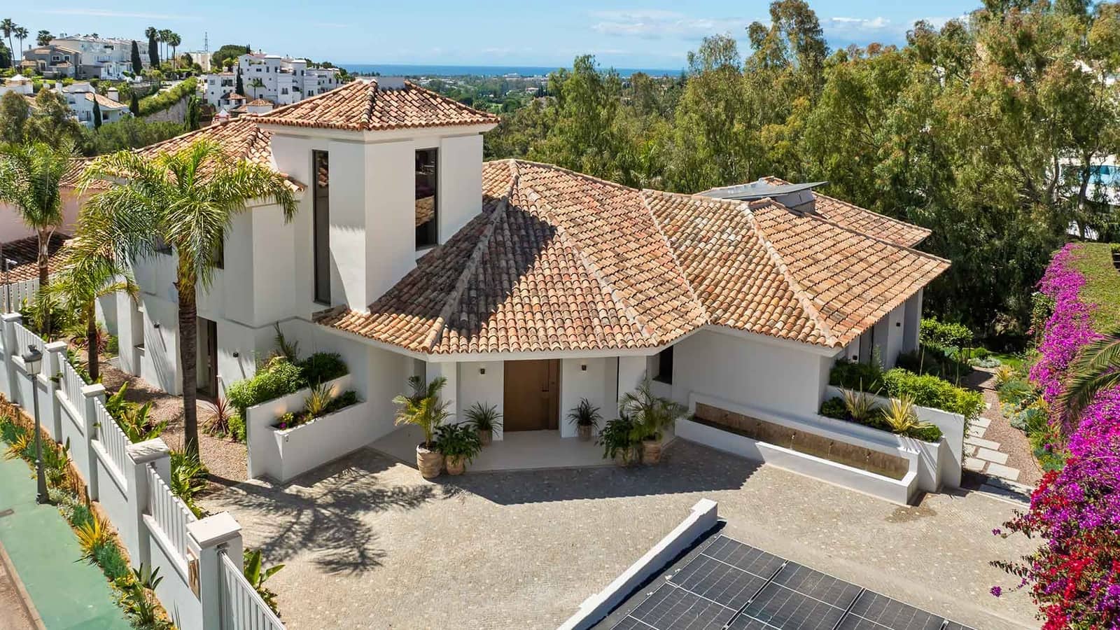 Villa for sale in Benahavis with pool - € 7,470,000 (Ref: 9936102)