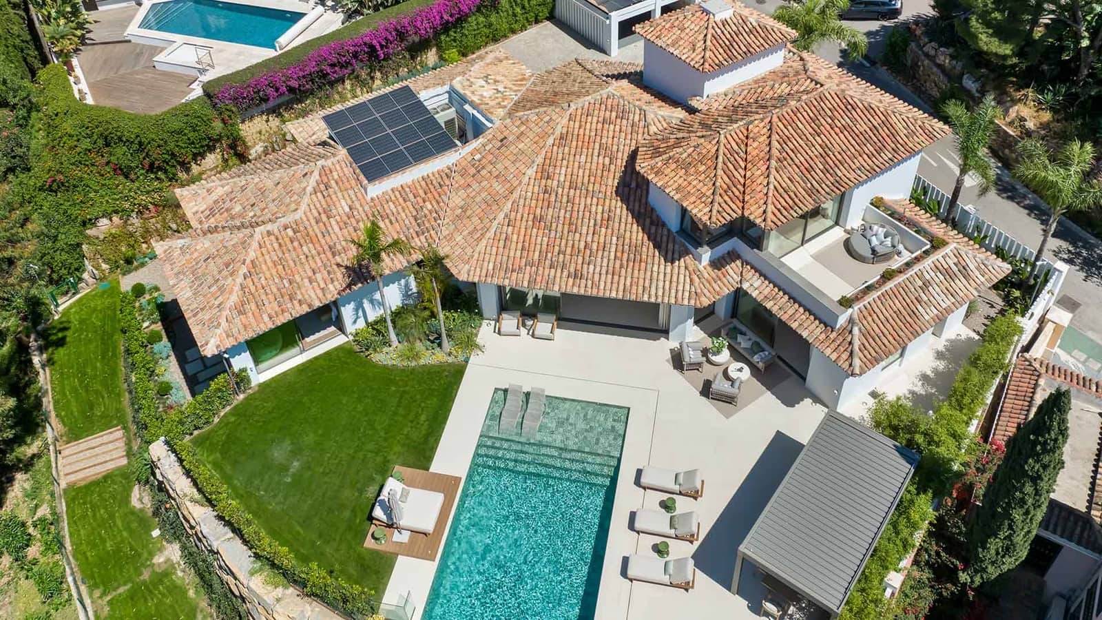 Villa for sale in Benahavis with pool - € 7,470,000 (Ref: 9936102)