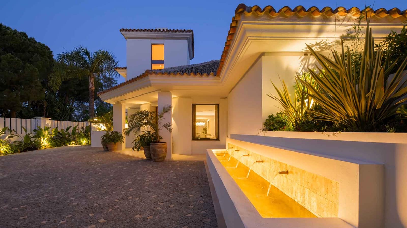 Villa for sale in Benahavis with pool - € 7,470,000 (Ref: 9936102)