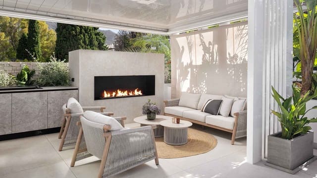 Ático de 3 habitaciones en Lomas De Marbella, Marbella en venta con piscina - 2.490.000 € (Ref: 9936103)