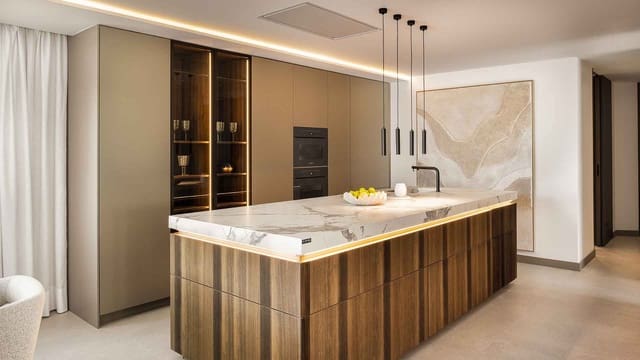 Ático de 3 habitaciones en Lomas De Marbella, Marbella en venta con piscina - 2.490.000 € (Ref: 9936103)