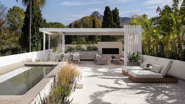 Ático de 3 habitaciones en Lomas De Marbella, Marbella en venta con piscina - 2.490.000 € (Ref: 9936103)