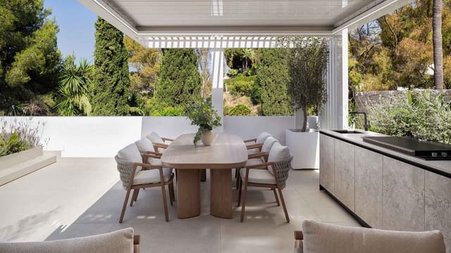 Ático de 3 habitaciones en Lomas De Marbella, Marbella en venta con piscina - 2.490.000 € (Ref: 9936103)