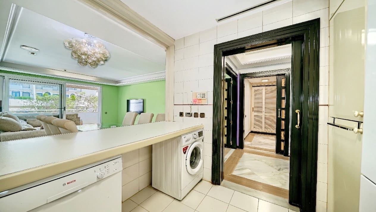1 soveværelse Lejlighed til salg i Marbella med swimmingpool - € 850.000 (Ref: 9936105)