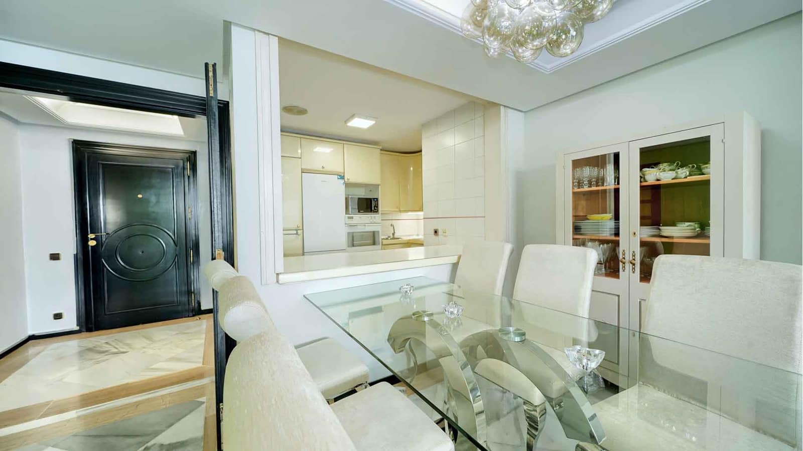1 soveværelse Lejlighed til salg i Marbella med swimmingpool - € 850.000 (Ref: 9936105)