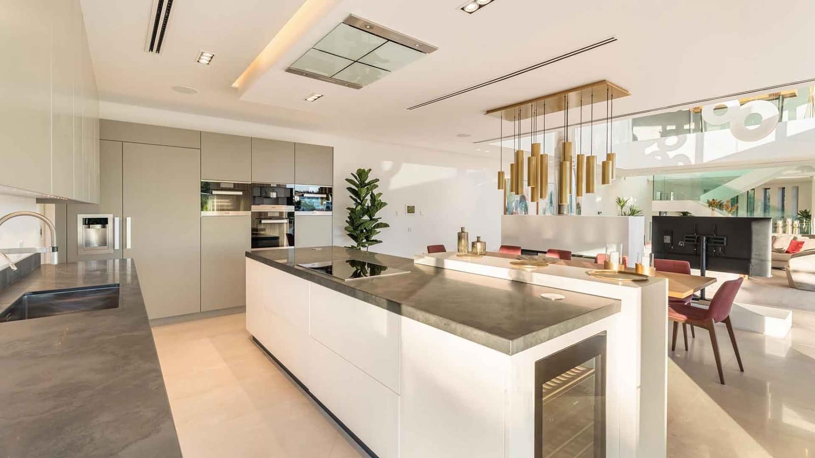5 quarto Moradia para venda em La Quinta com piscina - 4 950 000 € (Ref: 9936106)