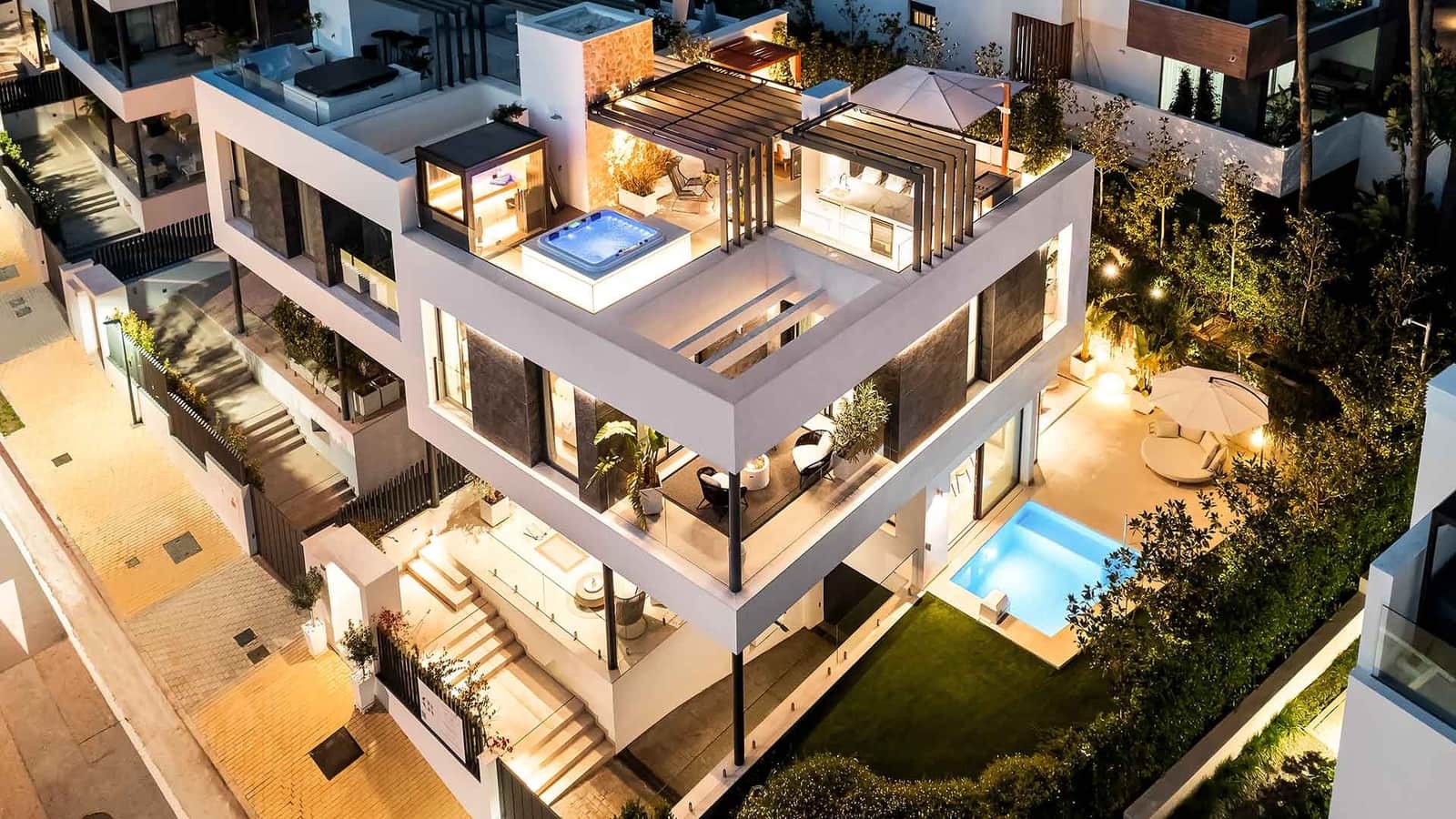 4 bedroom Villa for sale in Golden Mile with pool - € 3,500,000 (Ref: 9936107)