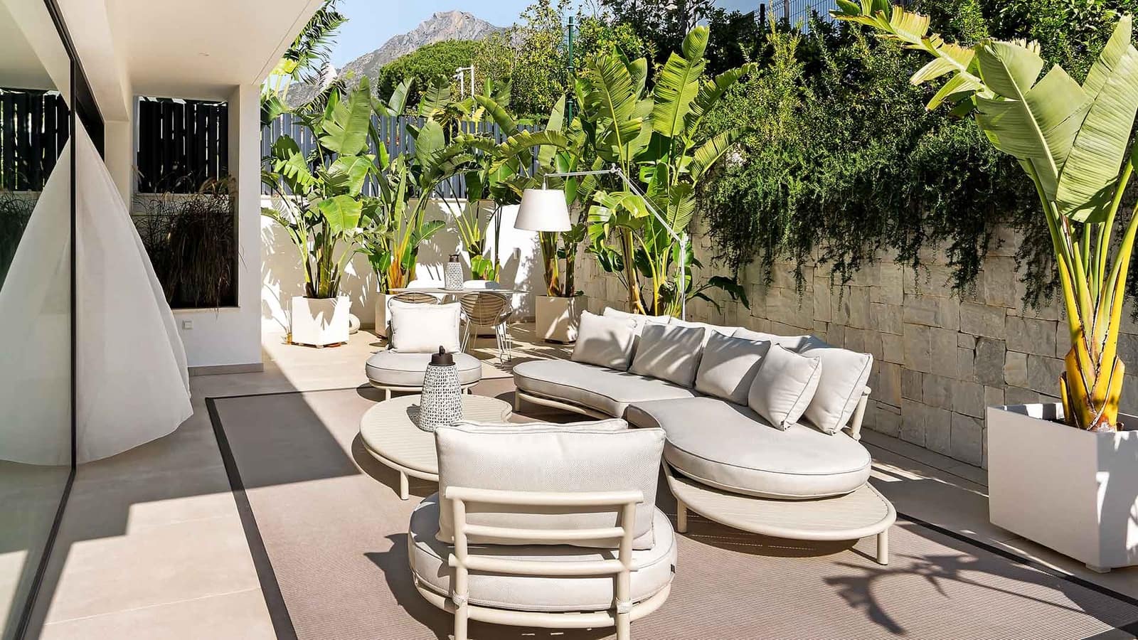 4 bedroom Villa for sale in Golden Mile with pool - € 3,500,000 (Ref: 9936107)