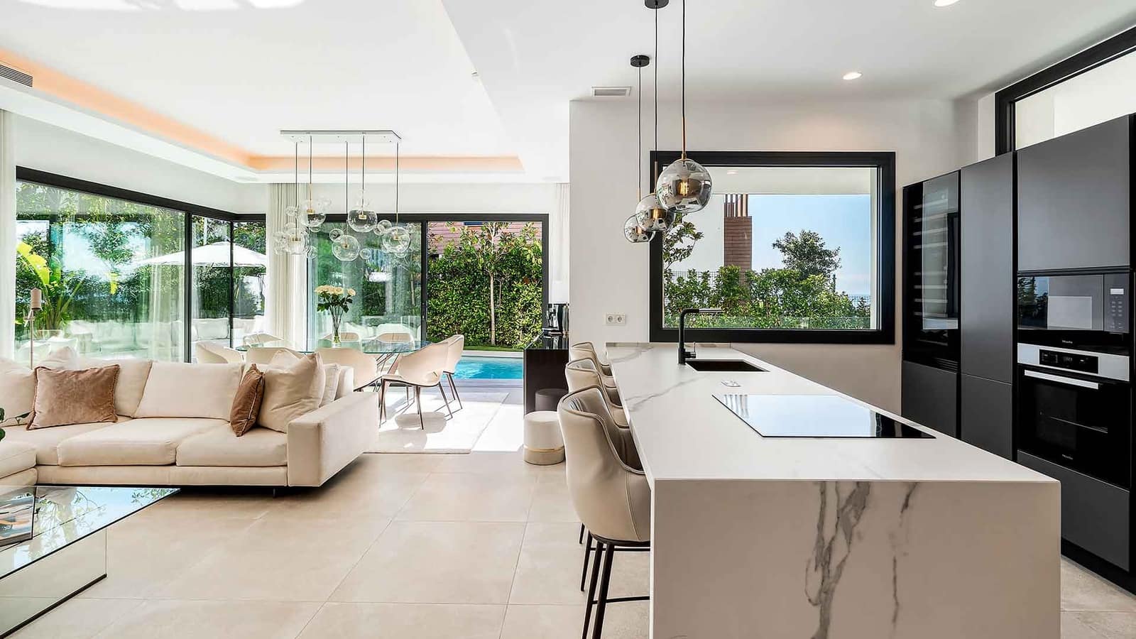4 bedroom Villa for sale in Golden Mile with pool - € 3,500,000 (Ref: 9936107)