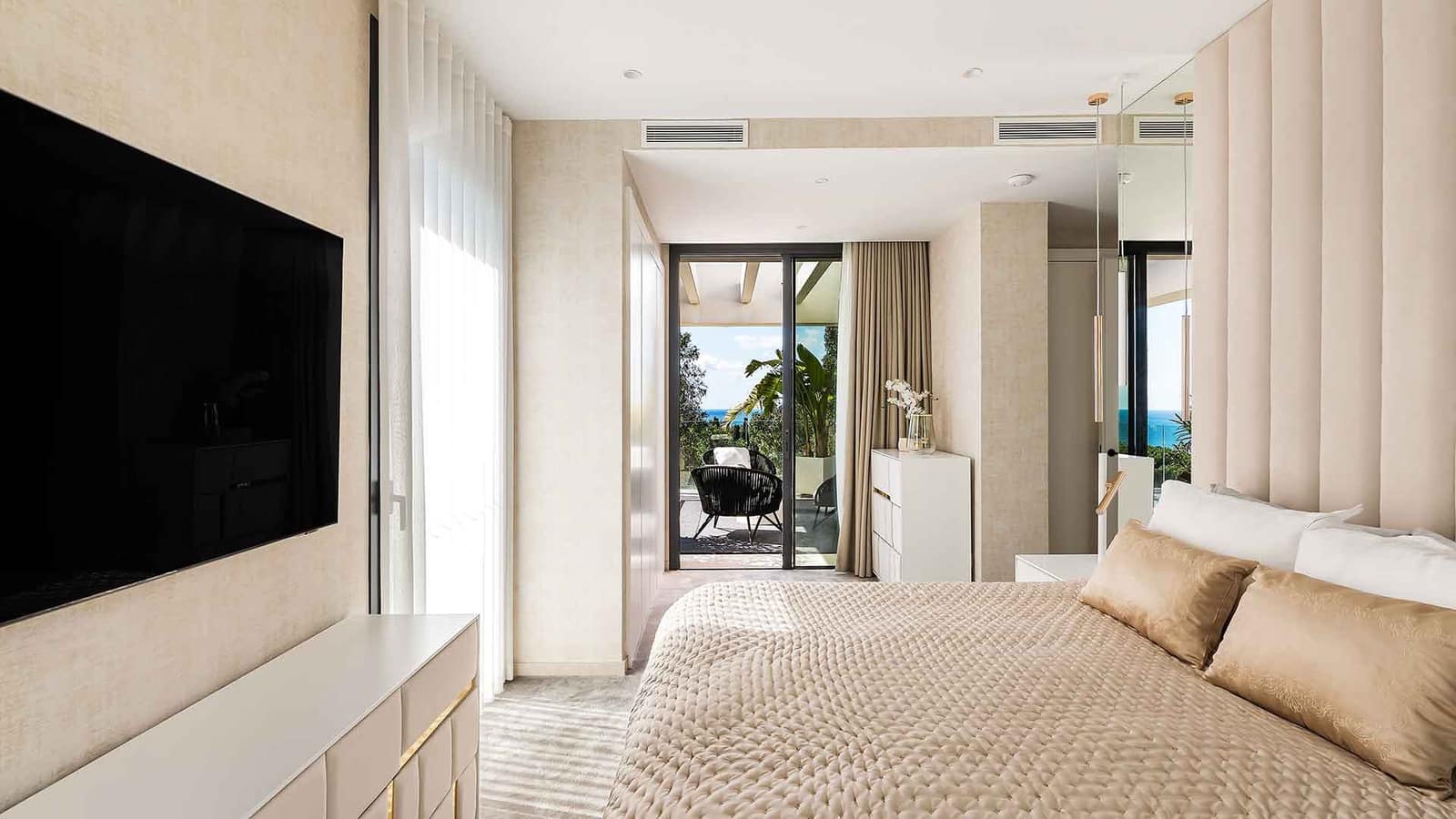 4 bedroom Villa for sale in Golden Mile with pool - € 3,500,000 (Ref: 9936107)