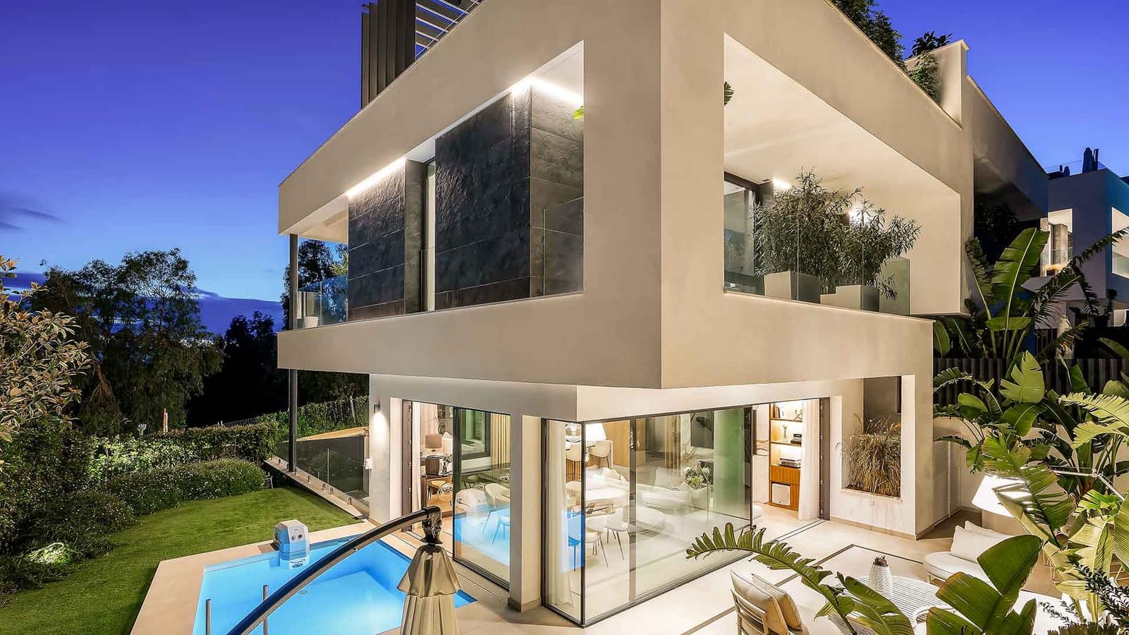 4 bedroom Villa for sale in Golden Mile with pool - € 3,500,000 (Ref: 9936107)