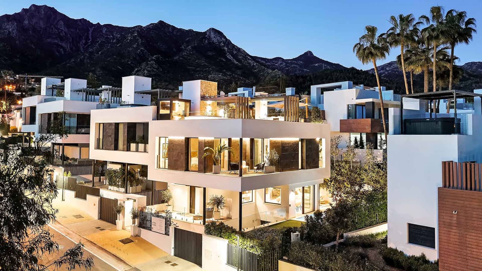 4 bedroom Villa for sale in Golden Mile with pool - € 3,500,000 (Ref: 9936107)