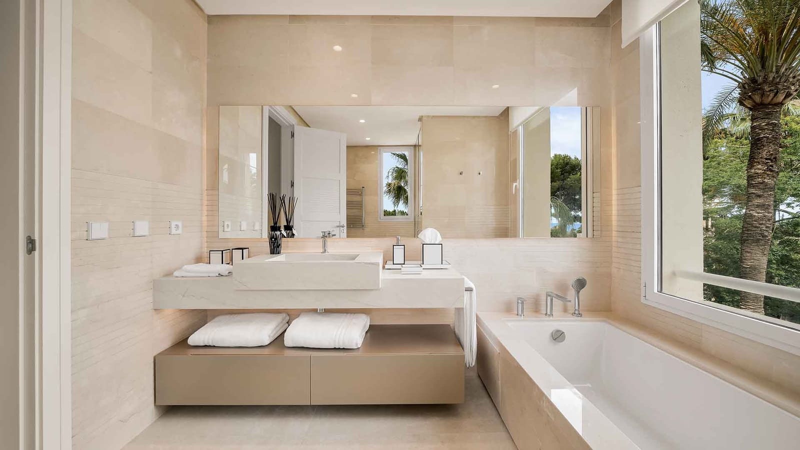 3 bedroom Apartment for sale in Golden Mile with pool - € 2,150,000 (Ref: 9942049)