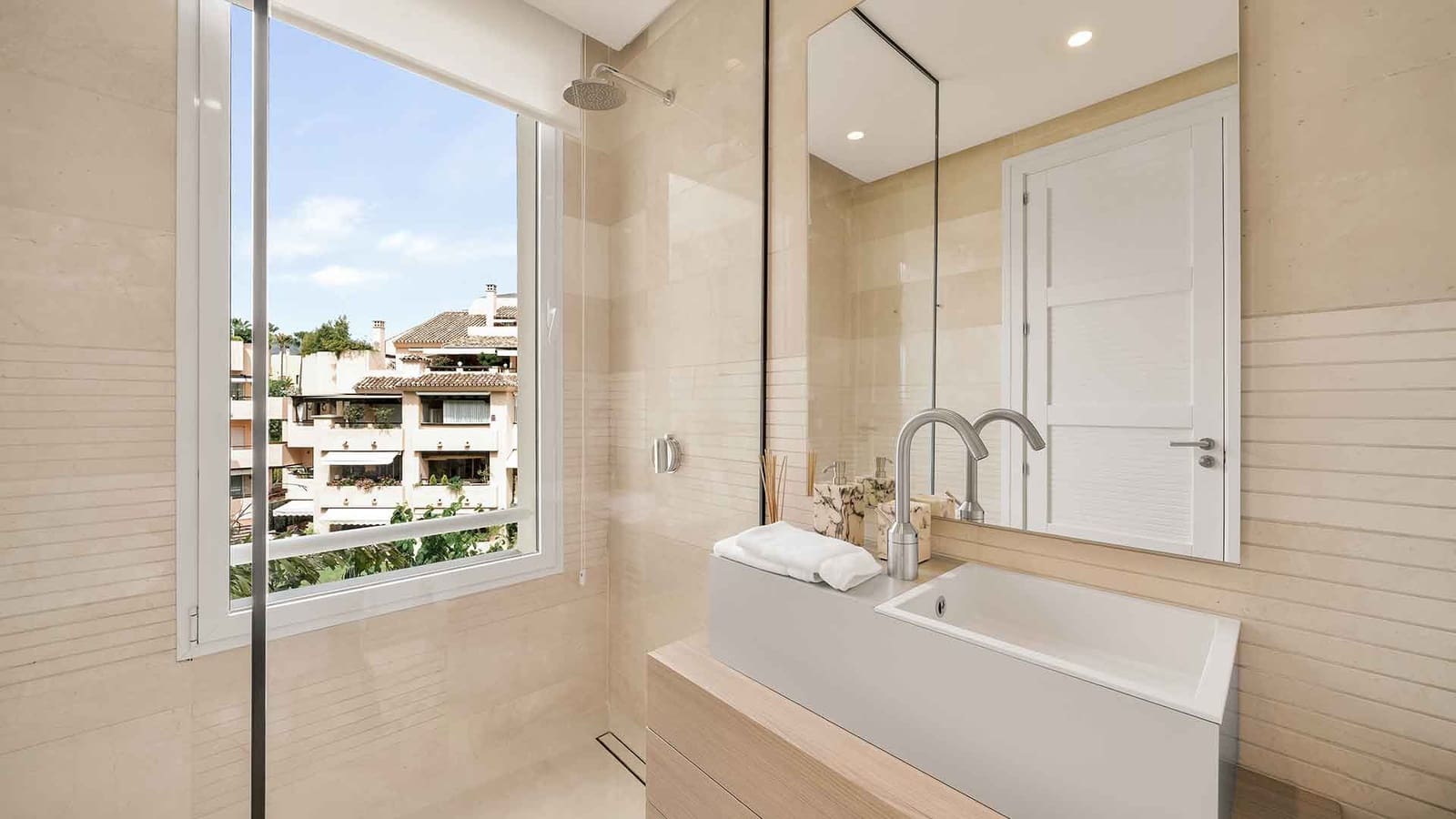 3 bedroom Apartment for sale in Golden Mile with pool - € 2,150,000 (Ref: 9942049)