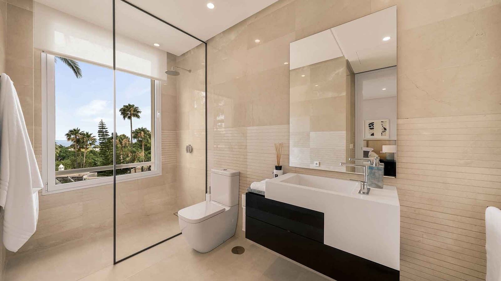 3 bedroom Apartment for sale in Golden Mile with pool - € 2,150,000 (Ref: 9942049)