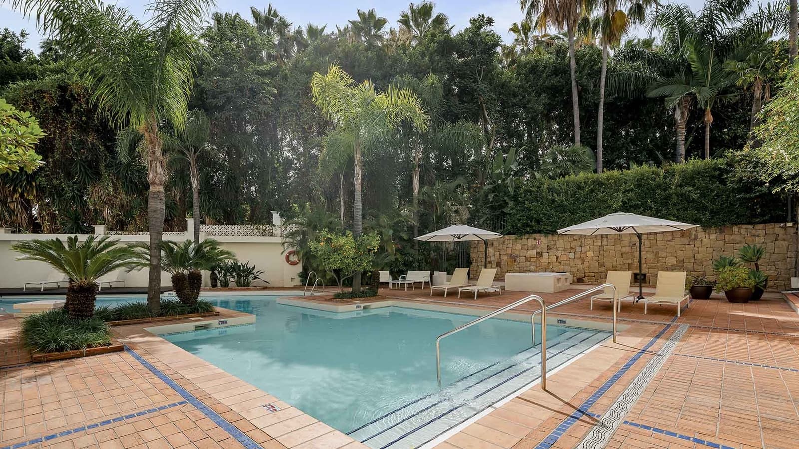 3 bedroom Apartment for sale in Golden Mile with pool - € 2,150,000 (Ref: 9942049)