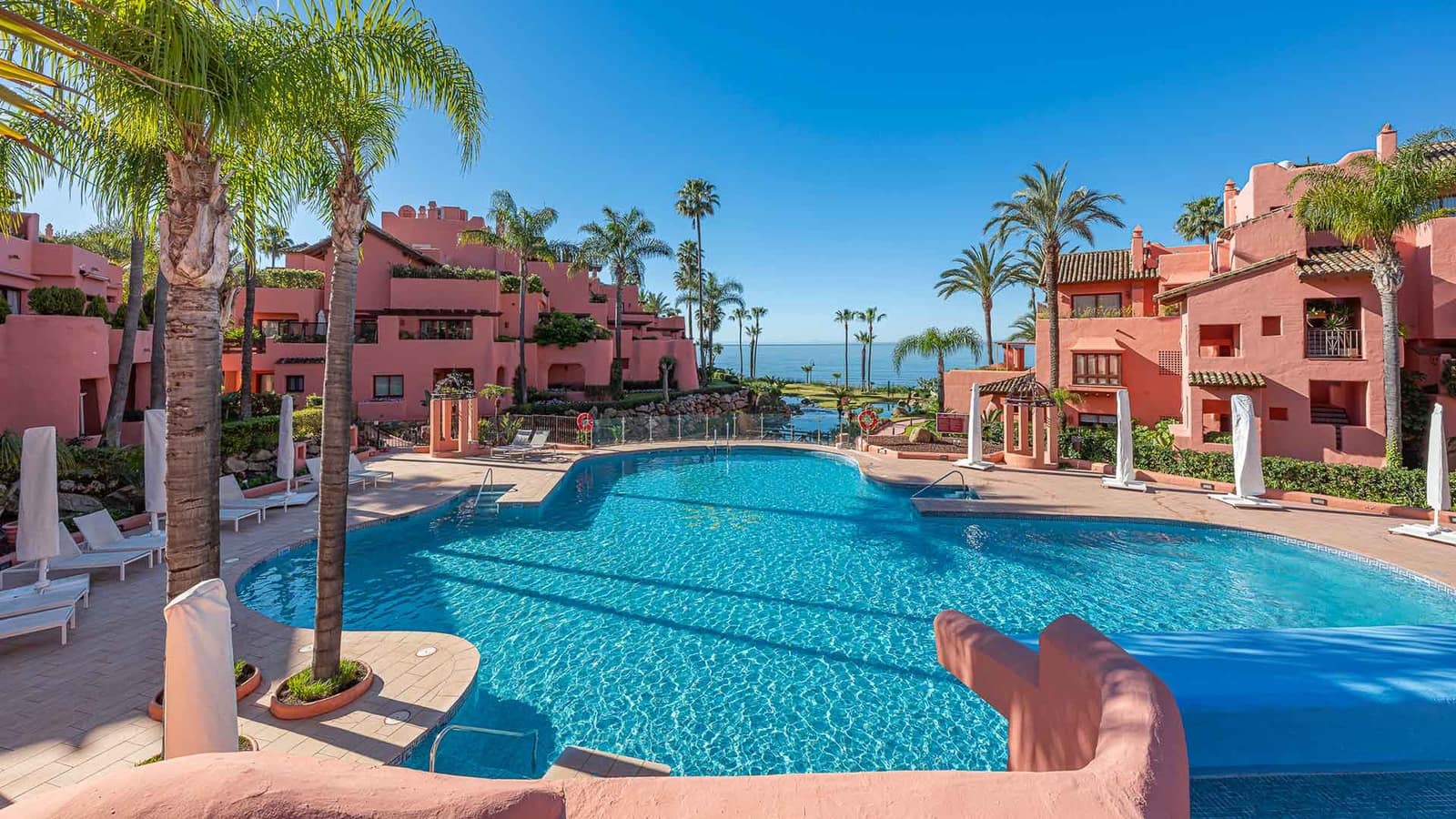 3 chambre Appartement à vendre à Estepona avec piscine - 2 395 000 € (Ref: 9953970)