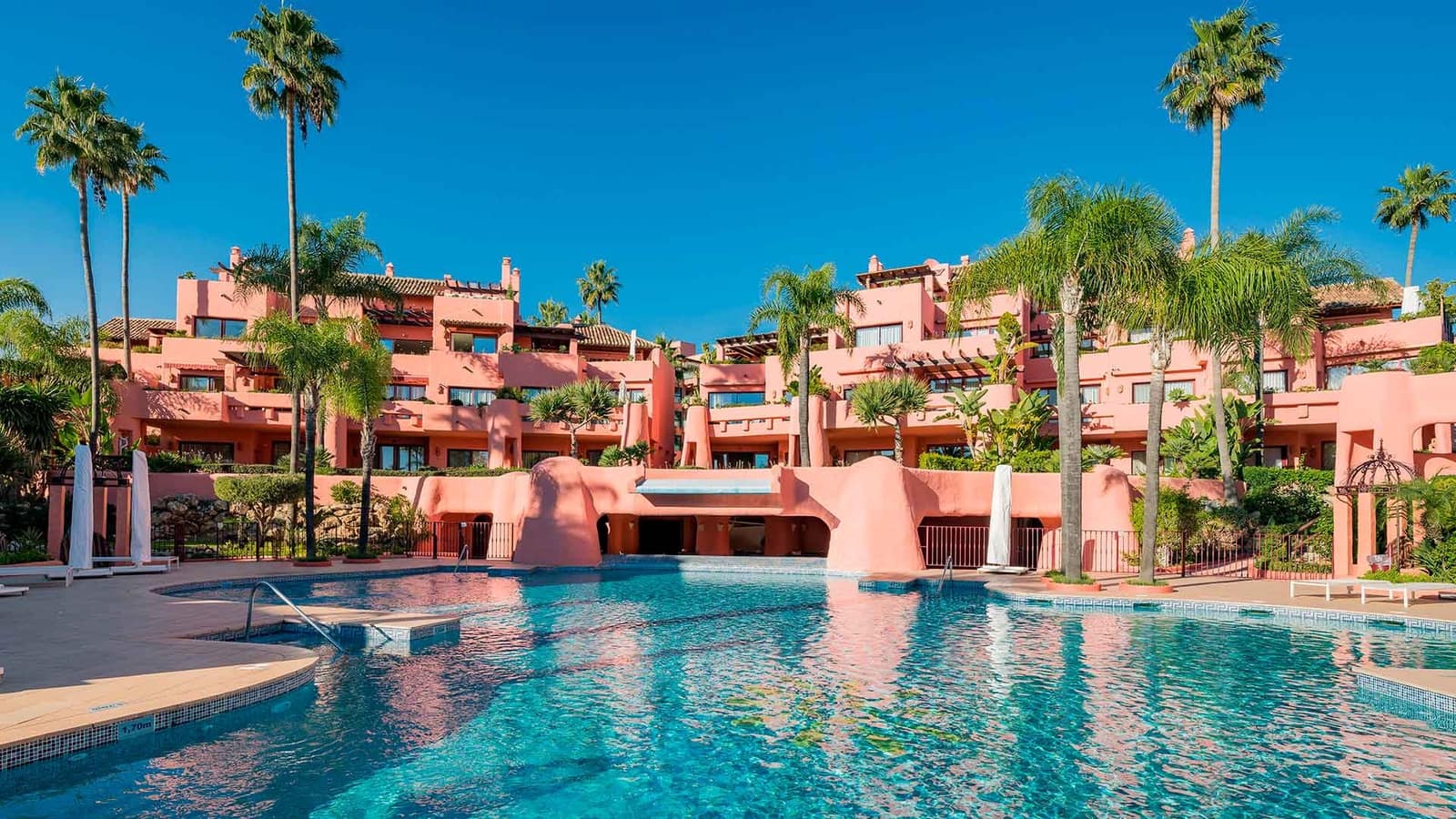 3 chambre Appartement à vendre à Estepona avec piscine - 2 395 000 € (Ref: 9953970)