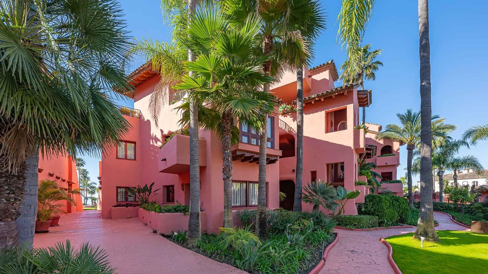 3 chambre Appartement à vendre à Estepona avec piscine - 2 395 000 € (Ref: 9953970)
