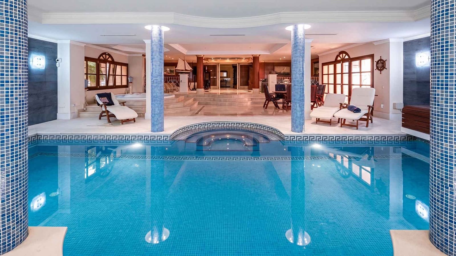 6 camera da letto Villa in vendita in Nueva Andalucia con piscina - 6.900.000 € (Rif: 9953971)