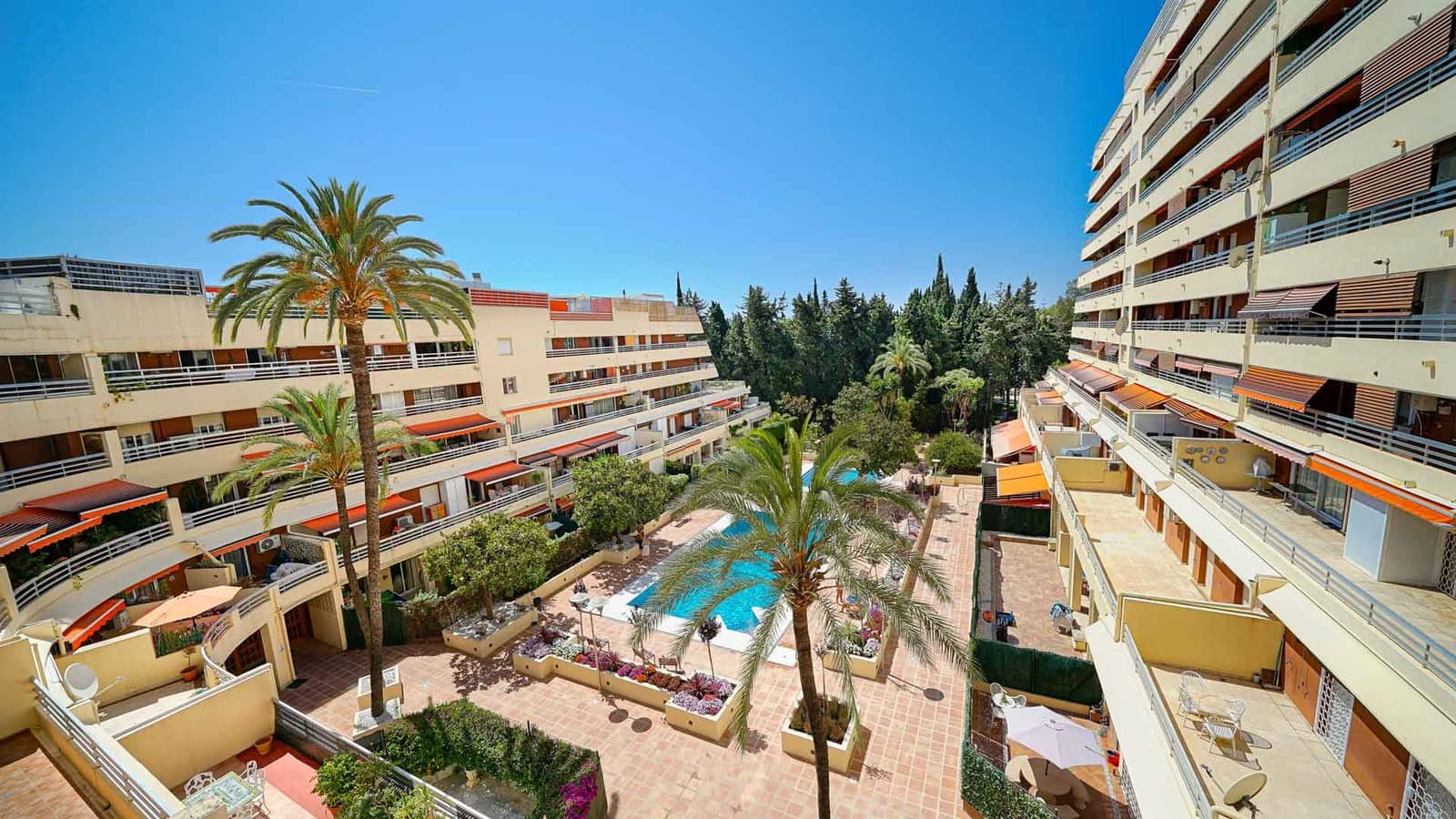 3 chambre Penthouse à vendre à Marbella avec piscine - 1 699 000 € (Ref: 9959472)