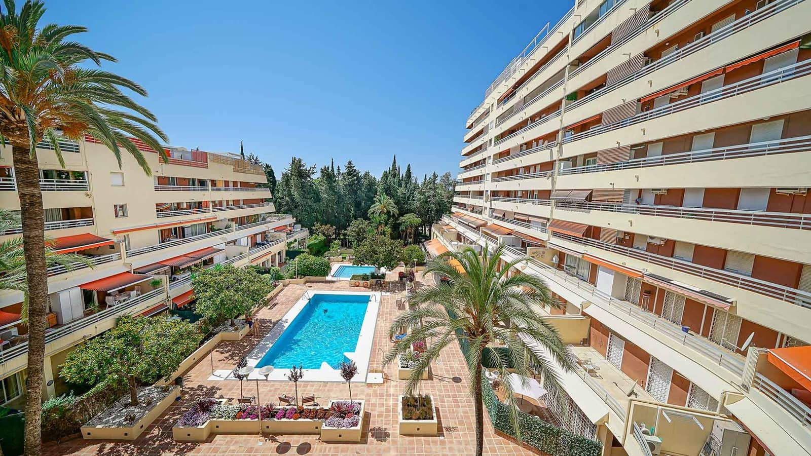 3 chambre Penthouse à vendre à Marbella avec piscine - 1 699 000 € (Ref: 9959472)