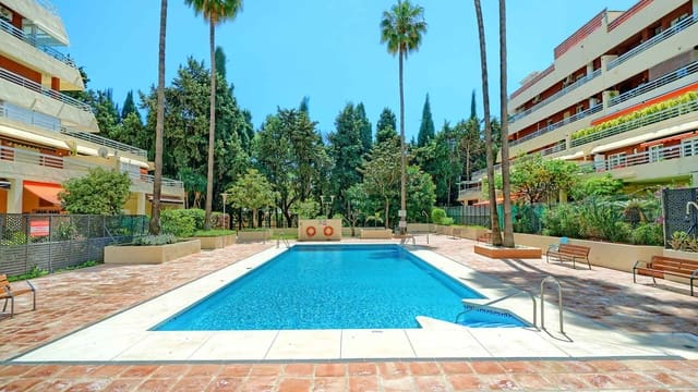 3 soveværelse Penthouse til salg i Playa Bajadilla - Puertos, Marbella med swimmingpool - € 1.699.000 (Ref: 9959472)