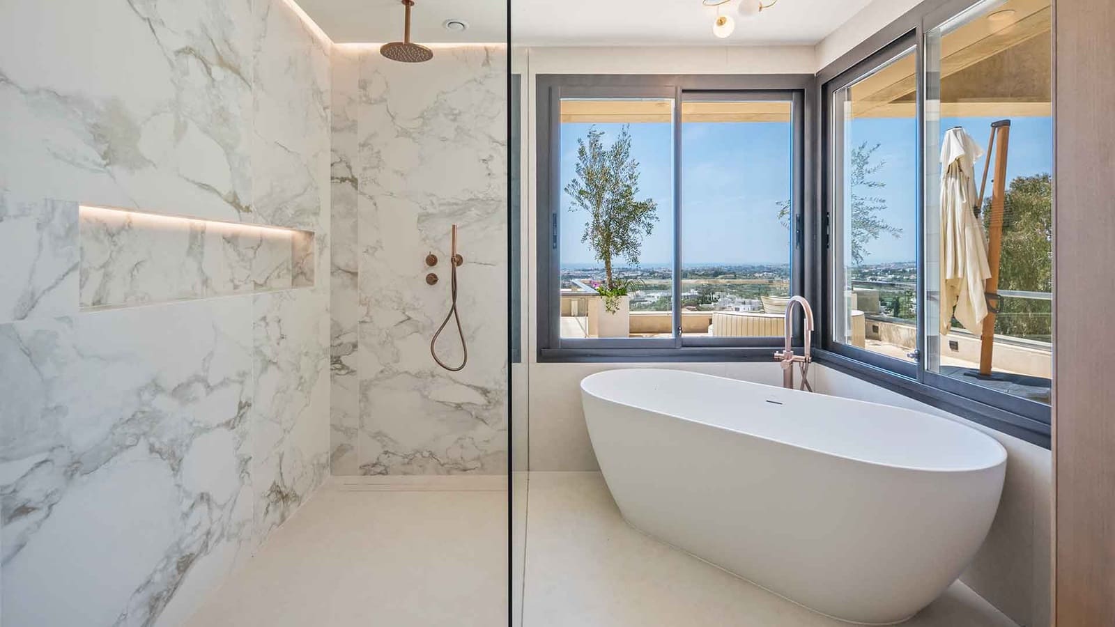 Ático de 5 habitaciones en Nueva Andalucia en venta con piscina - 6.900.000 € (Ref: 9965011)
