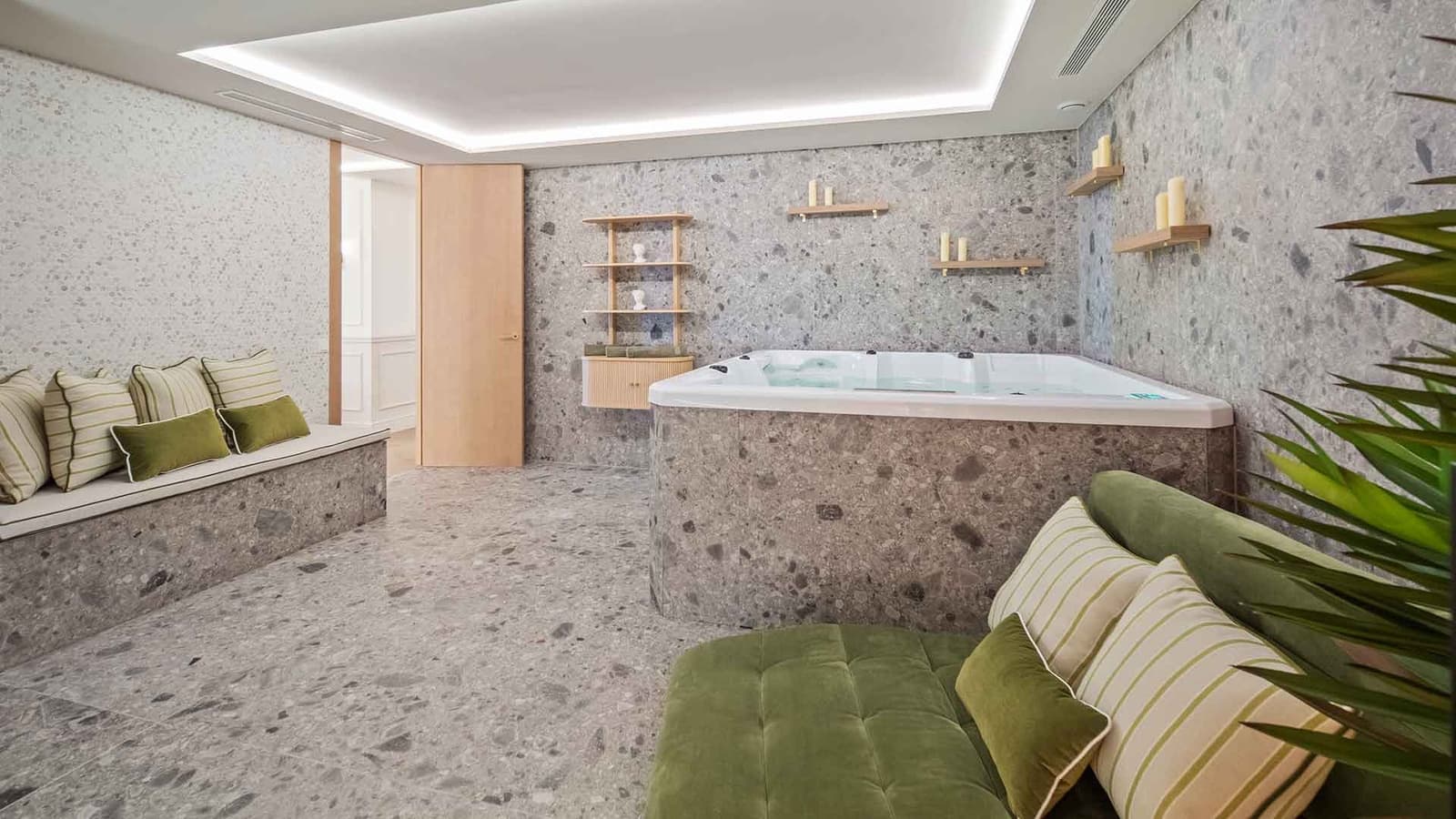 Ático de 5 habitaciones en Nueva Andalucia en venta con piscina - 6.900.000 € (Ref: 9965011)